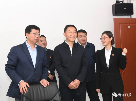 省委副書記、代省長劉寧在副省長王黎明等領(lǐng)導(dǎo)的陪同下視察物產(chǎn)集團